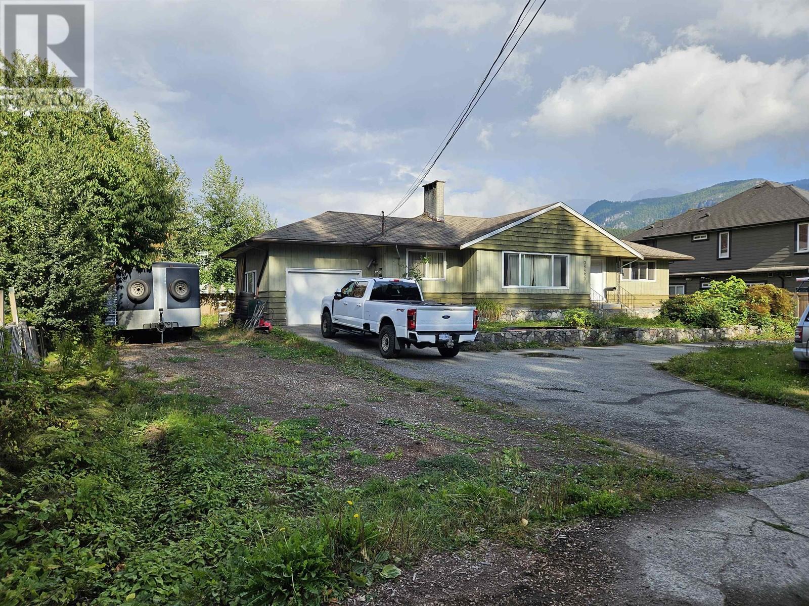 38850 BUCKLEY AVENUE, Squamish real estate listing R2970048