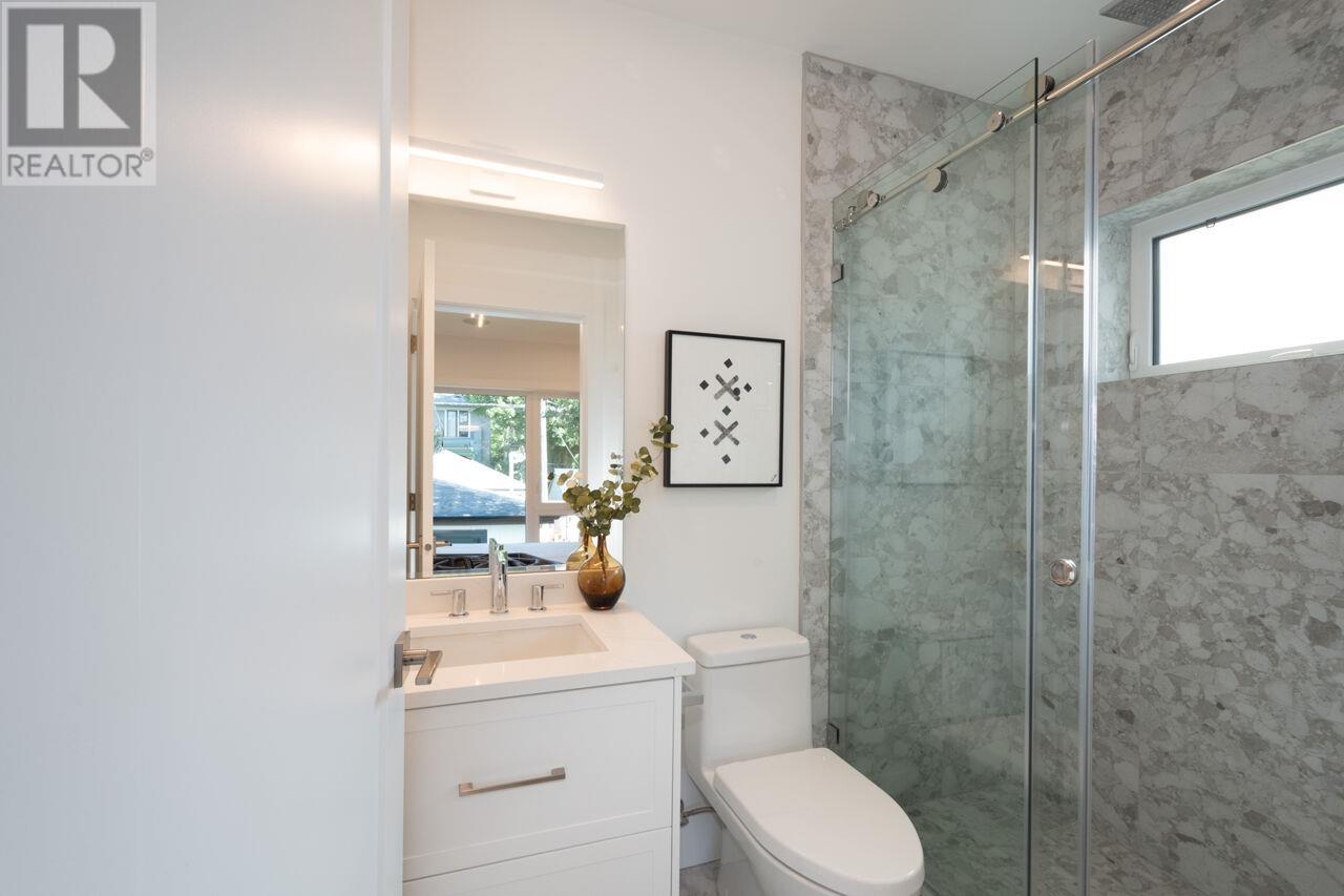 3075 COURTENAY STREET, Vancouver
