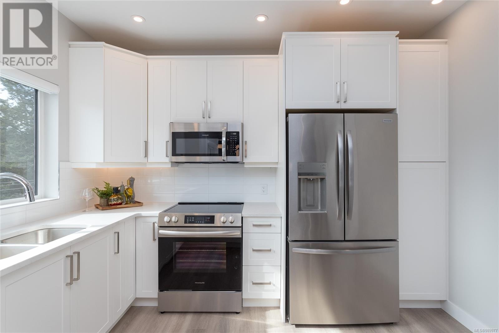 406 924 Jenkins Ave, Langford real estate listing 989977