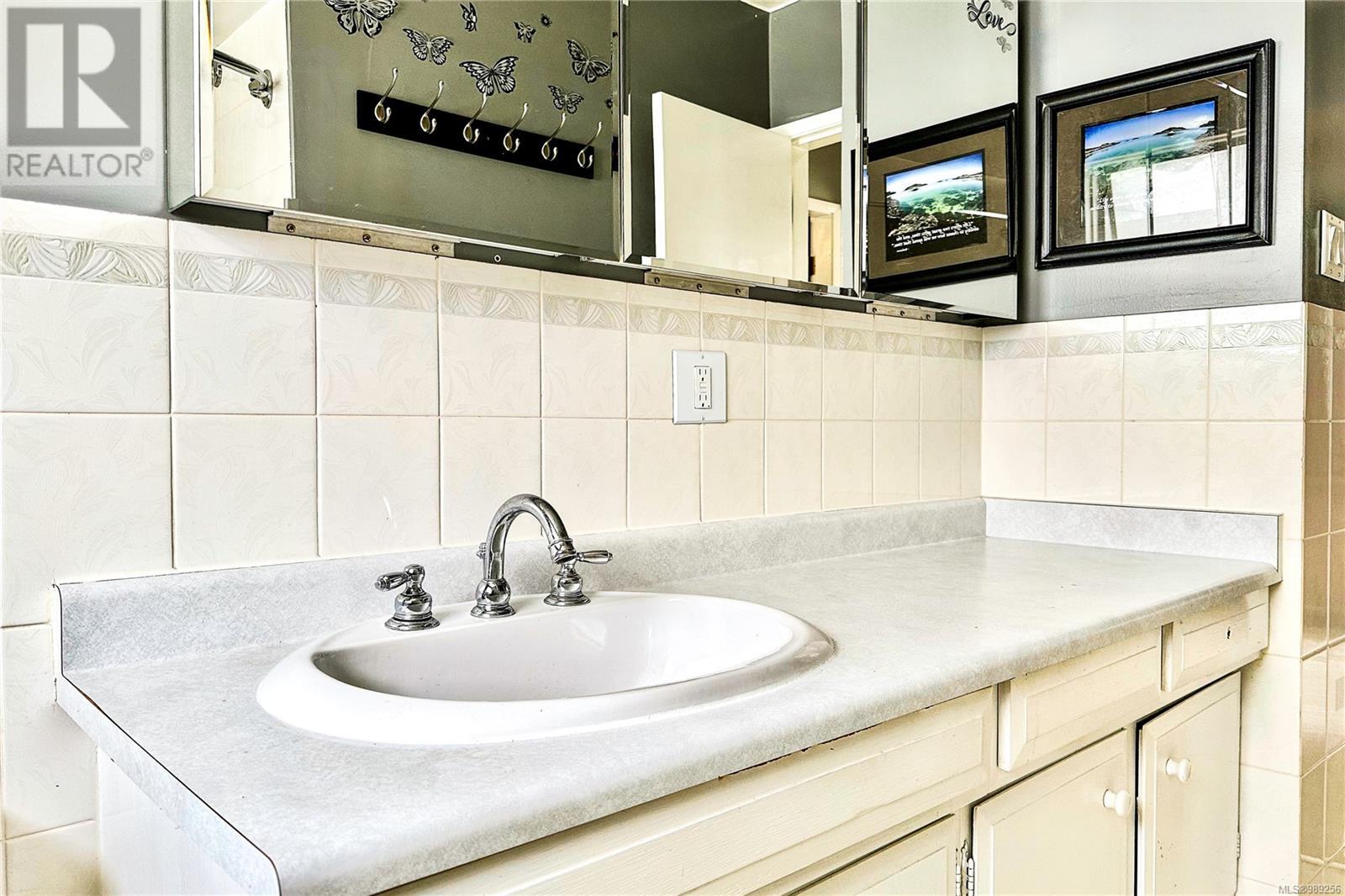 601 WARDEN Cds, Campbell River real estate listing 989256