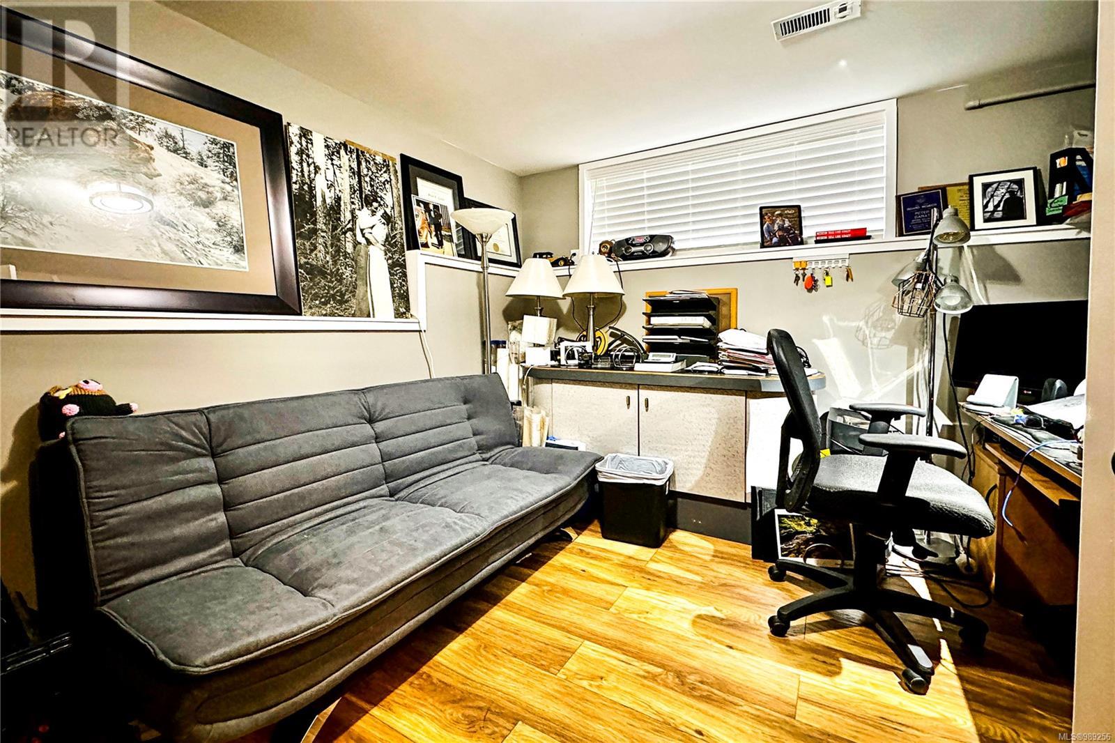 601 WARDEN Cds, Campbell River real estate listing 989256