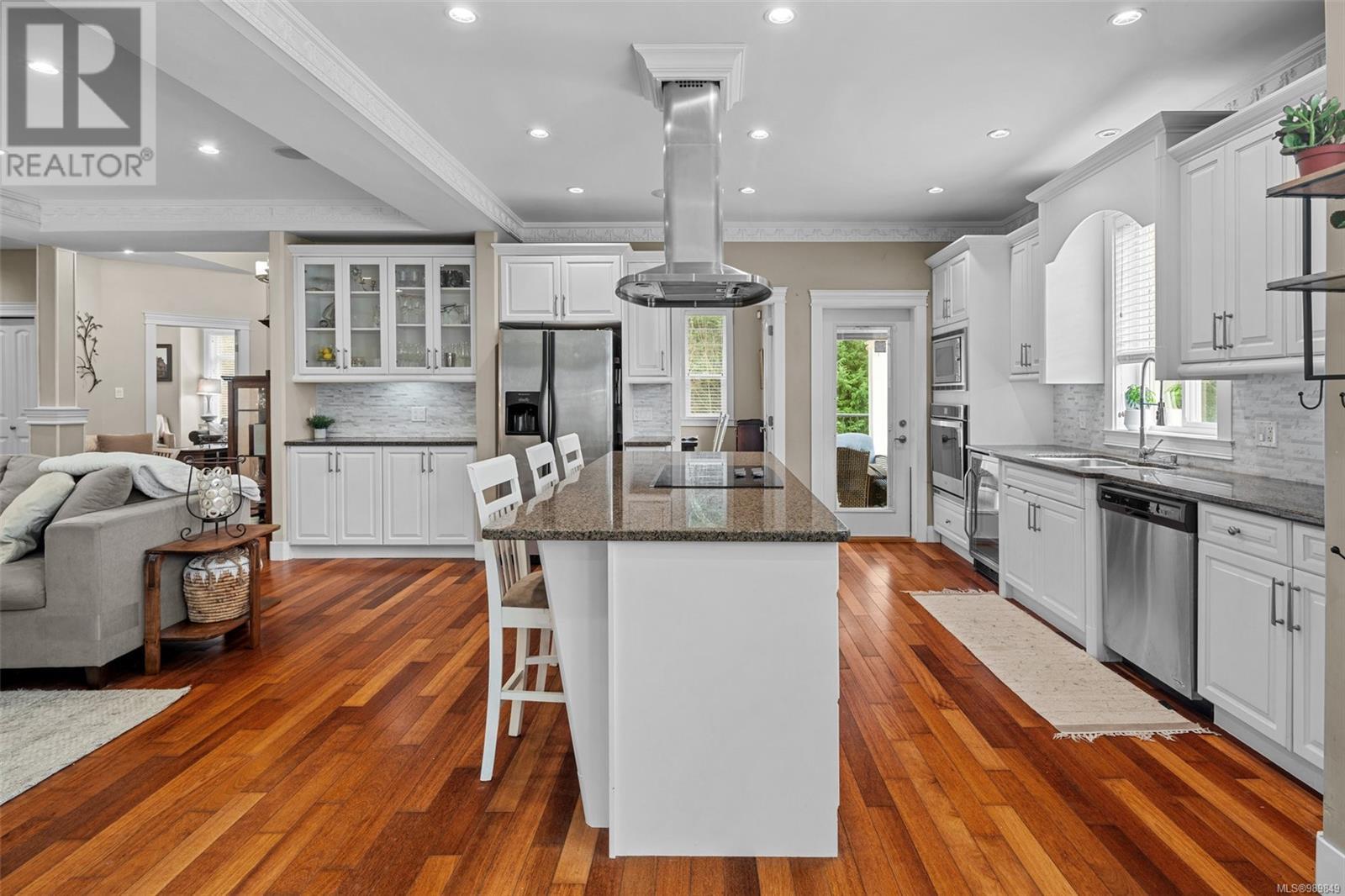 2026 Hannington Rd, Langford real estate listing 989849