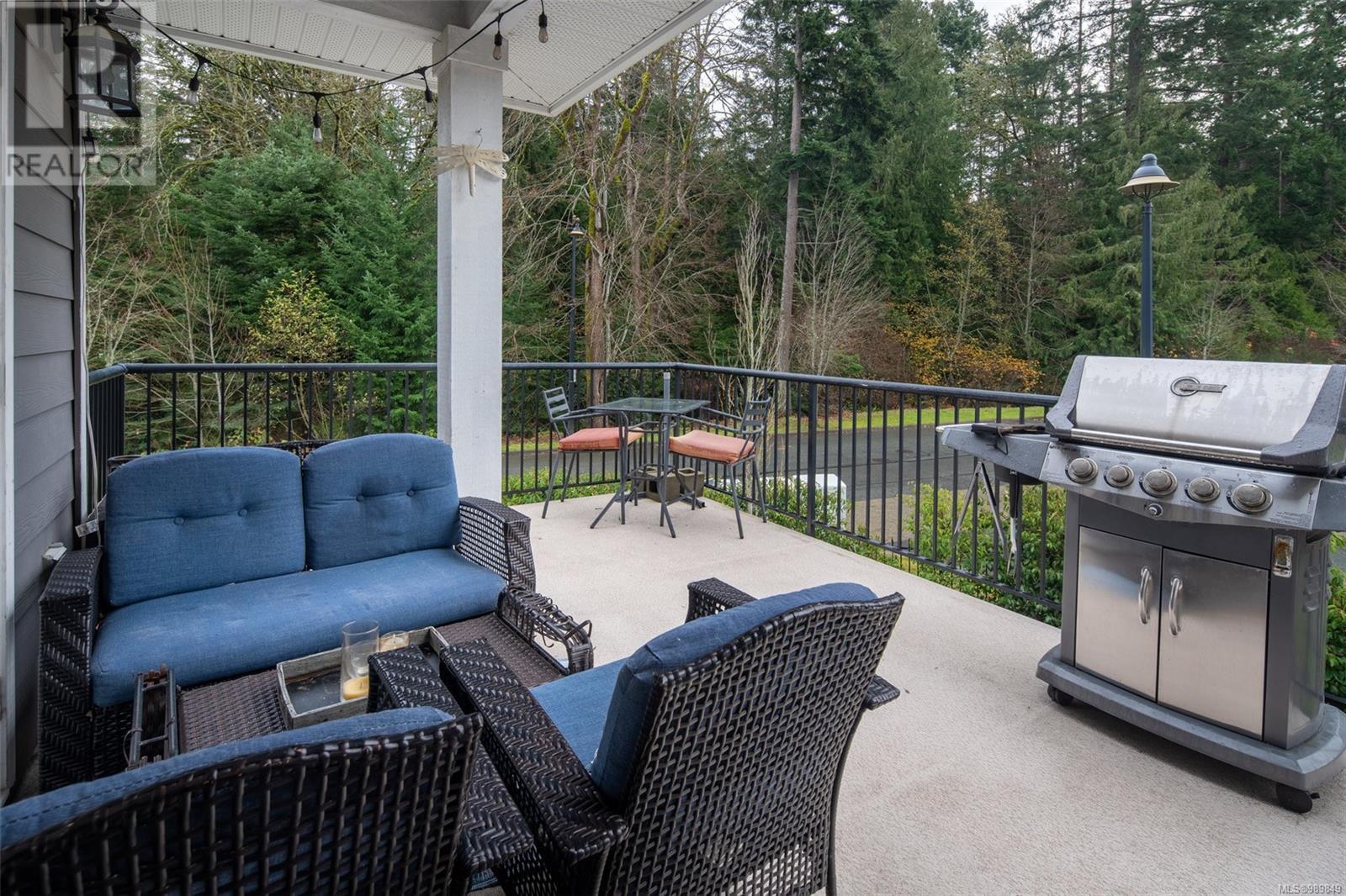 2026 Hannington Rd, Langford real estate listing 989849