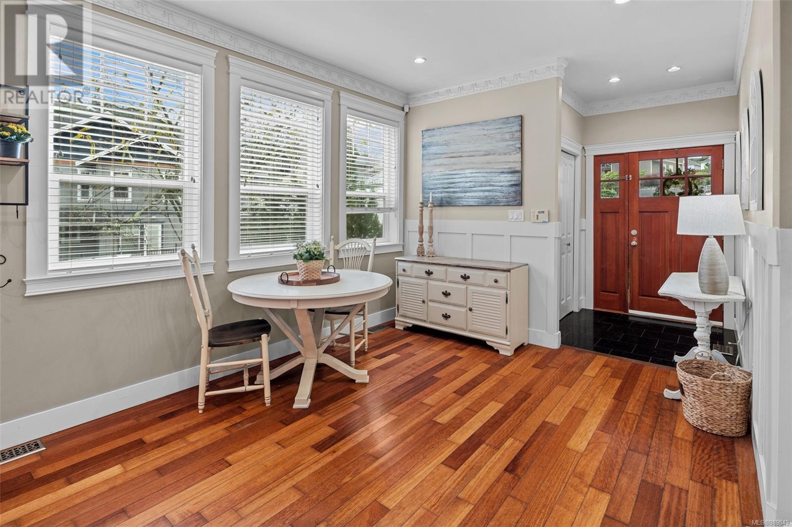 2026 Hannington Rd, Langford real estate listing 989849