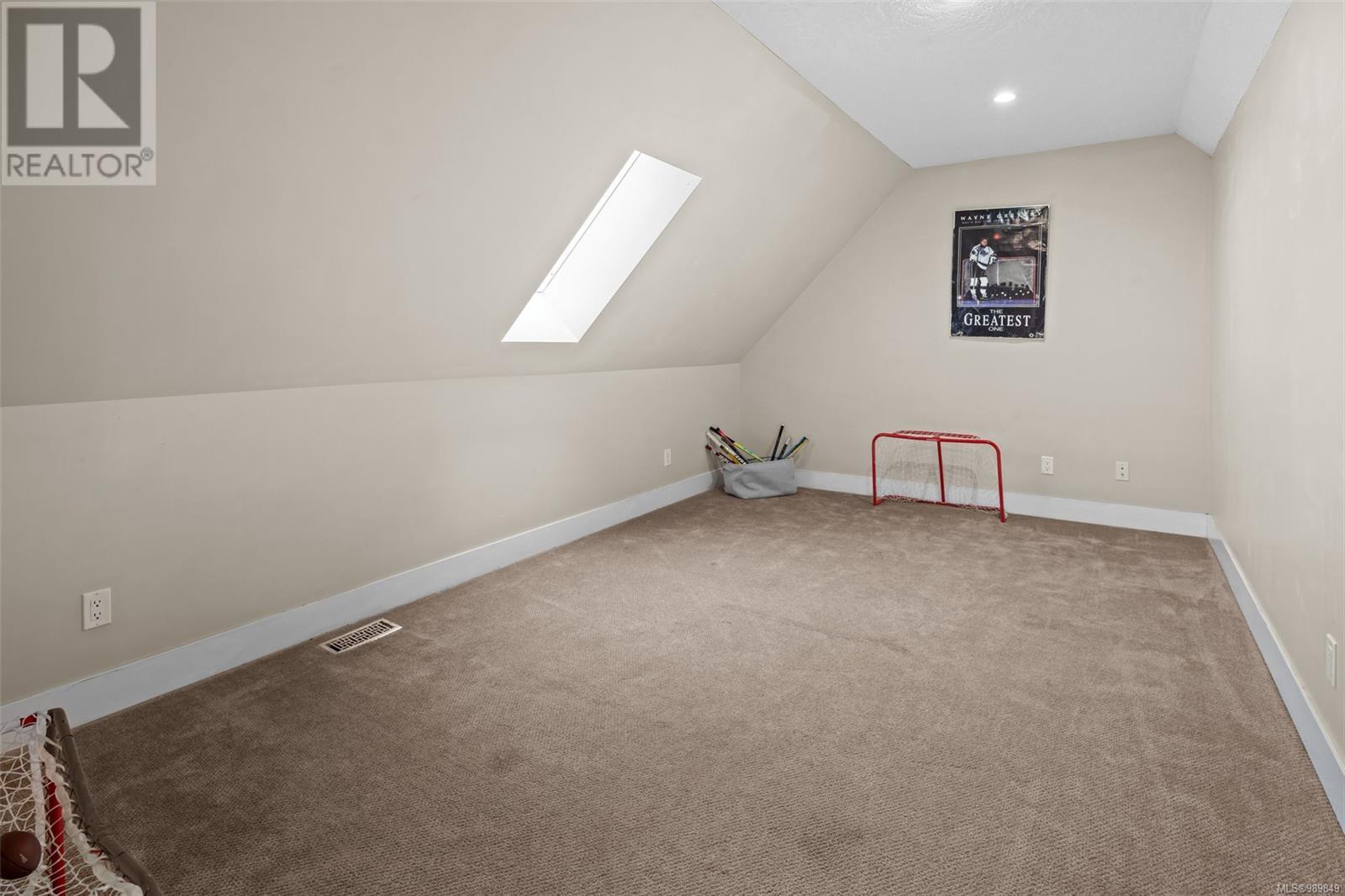 2026 Hannington Rd, Langford real estate listing 989849