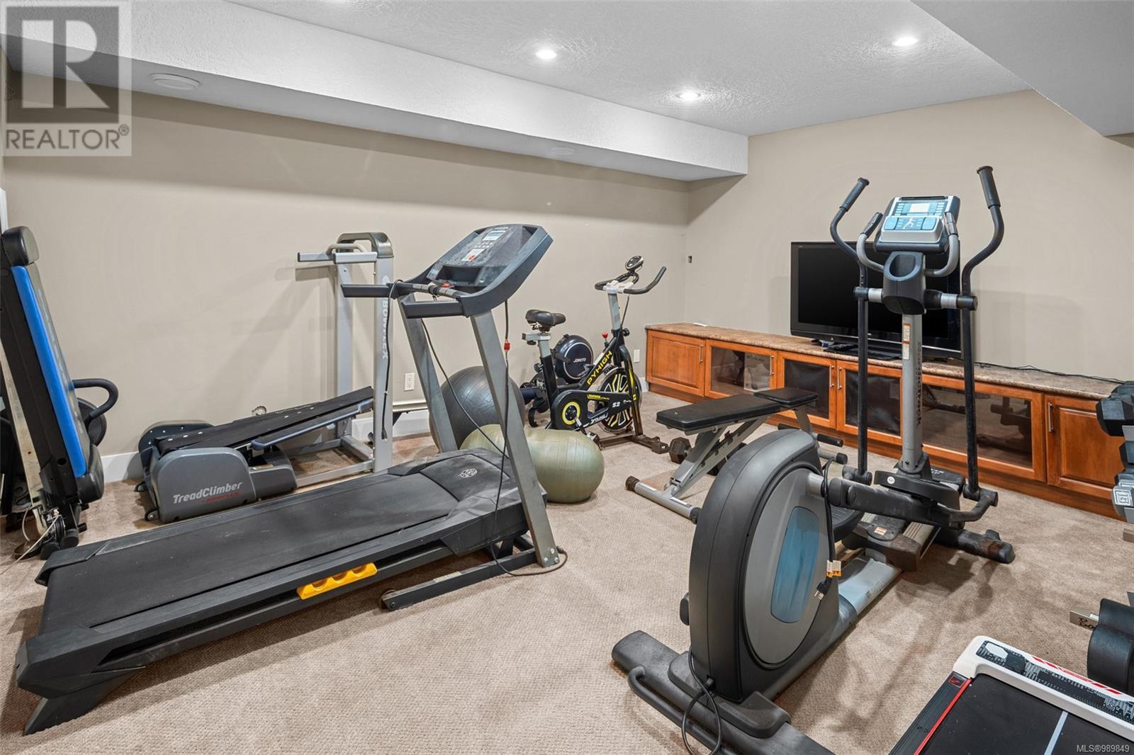 2026 Hannington Rd, Langford real estate listing 989849