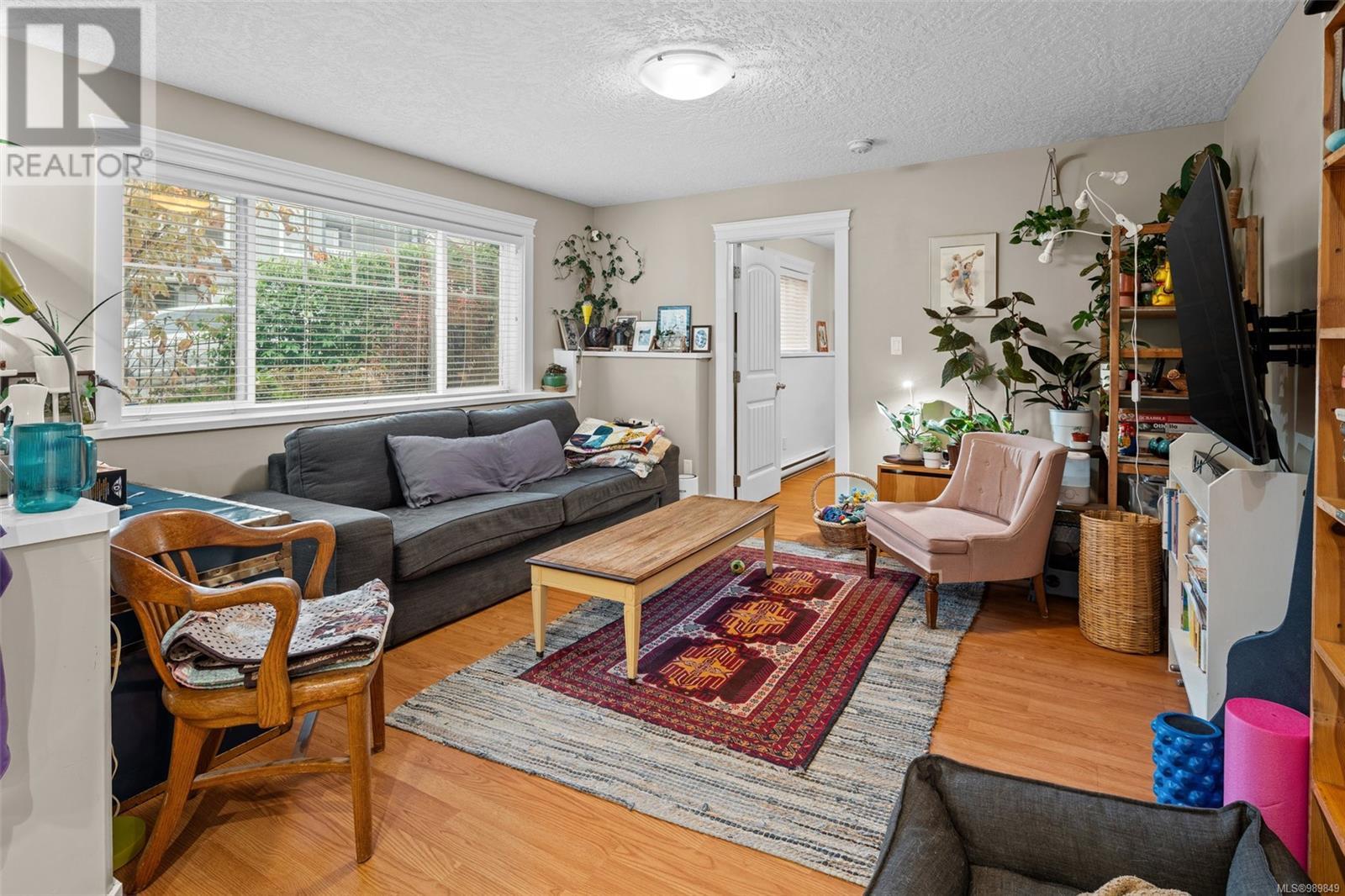 2026 Hannington Rd, Langford real estate listing 989849
