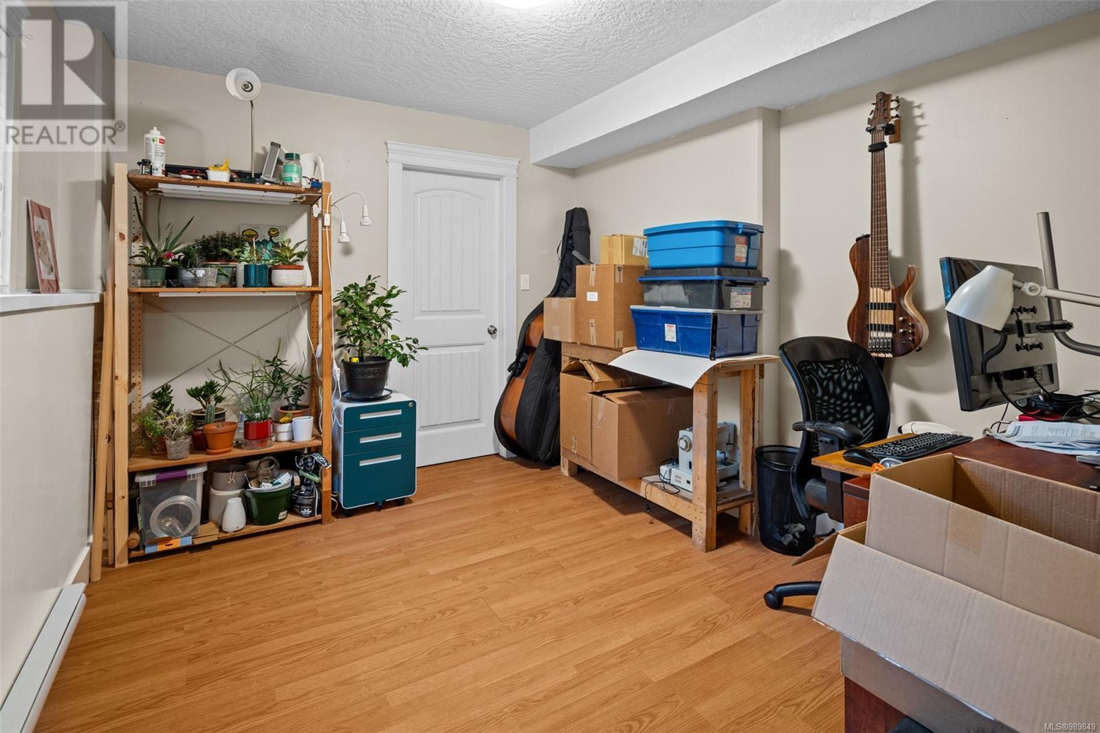 2026 Hannington Rd, Langford real estate listing 989849