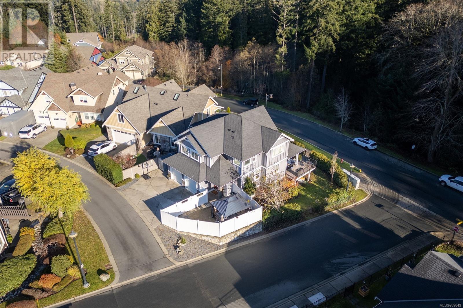 2026 Hannington Rd, Langford real estate listing 989849