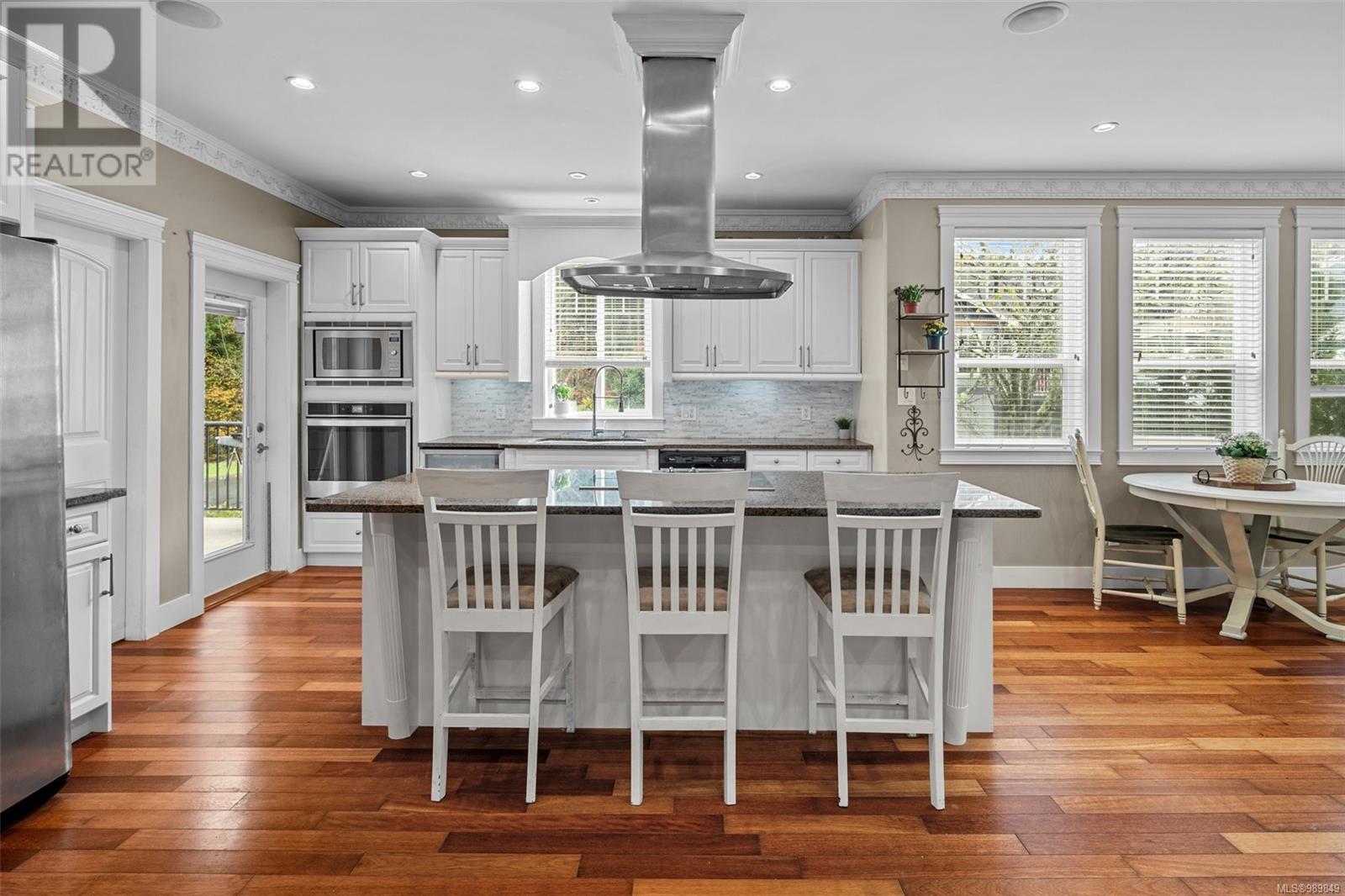 2026 Hannington Rd, Langford real estate listing 989849