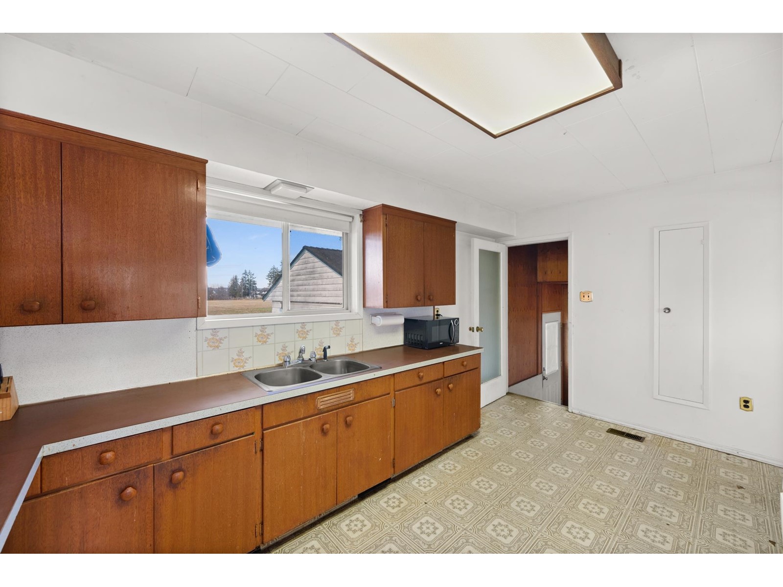 Photo 6 of 8509 188 Street, Surrey BC