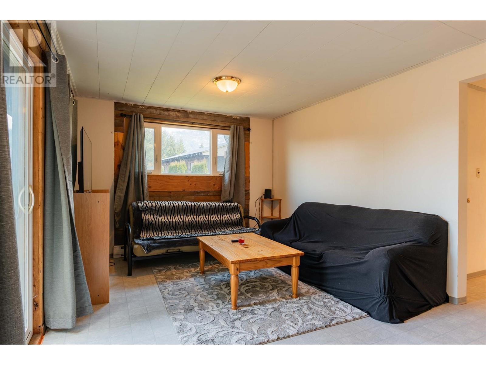 Photo 6 of 11845 31 Highway, Kaslo BC