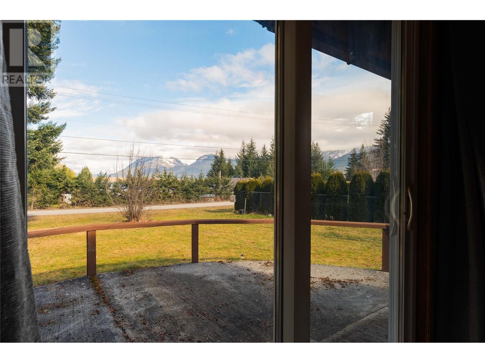 Photo 33 of 11845 31 Highway, Kaslo BC