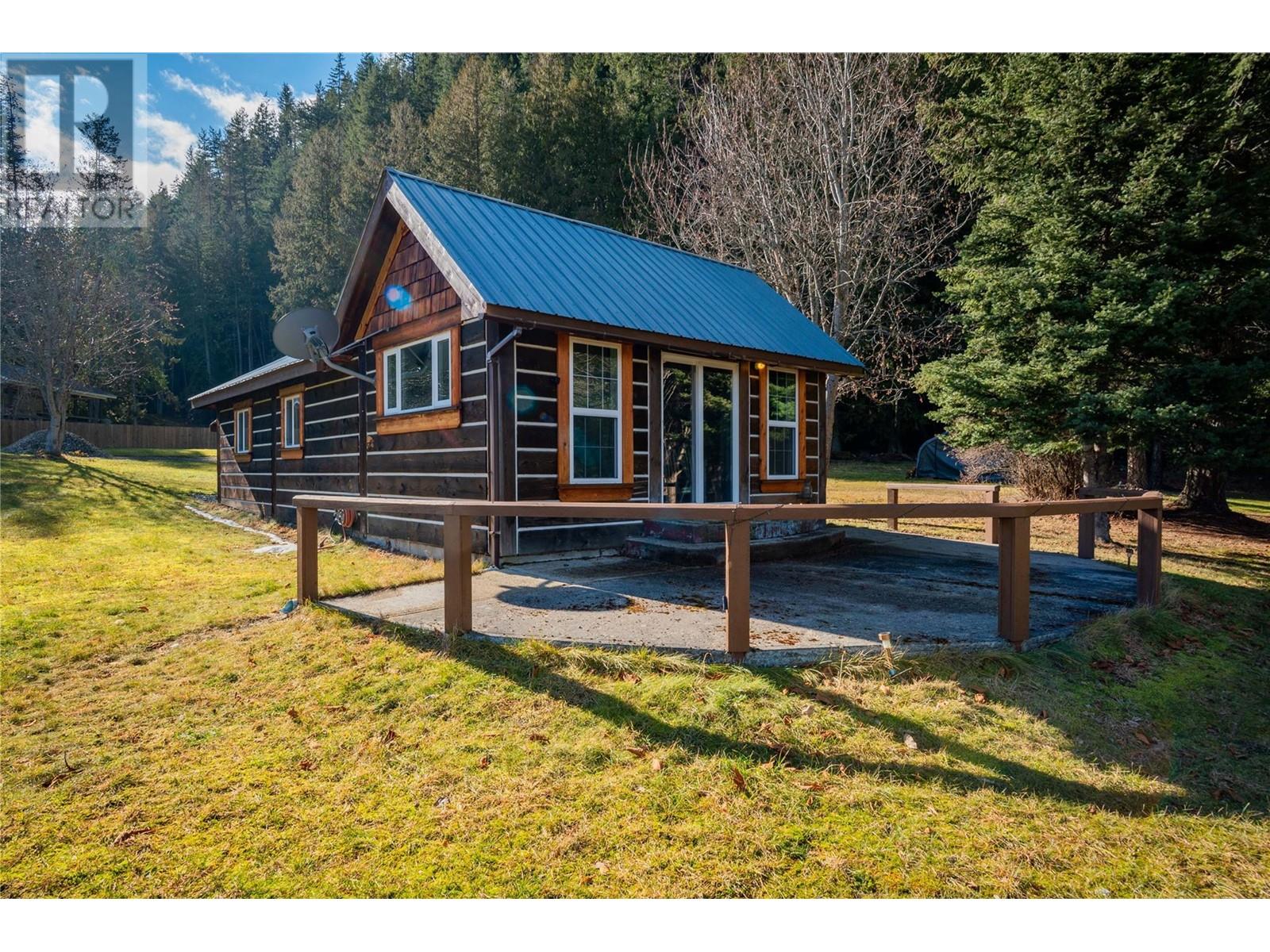 Photo 2 of 11845 31 Highway, Kaslo BC