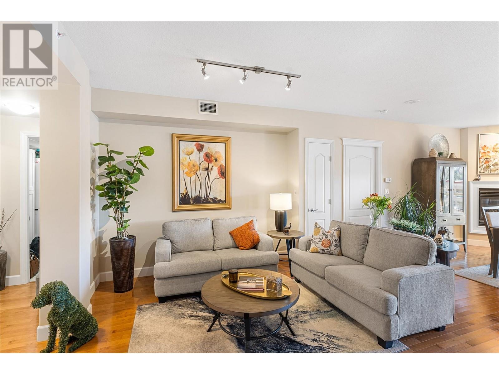 1002 1947 Underhill Street, Kelowna
