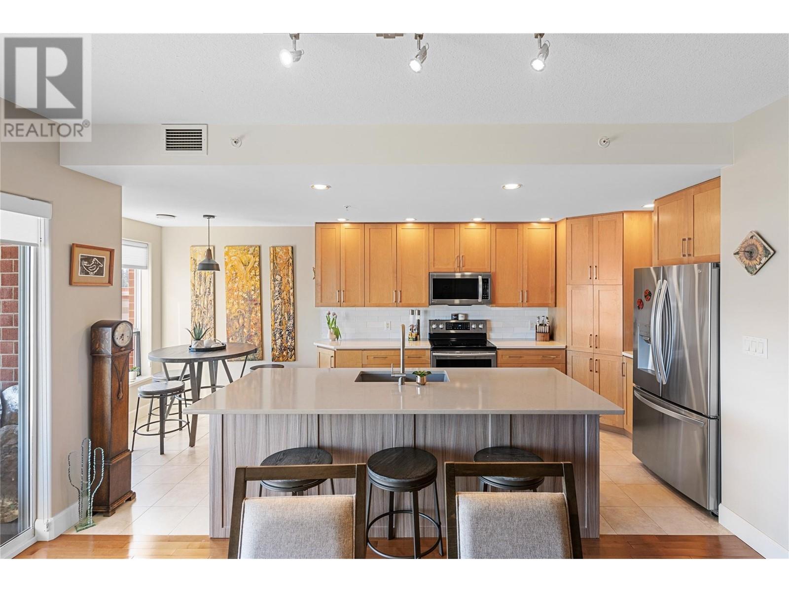 1002 1947 Underhill Street, Kelowna