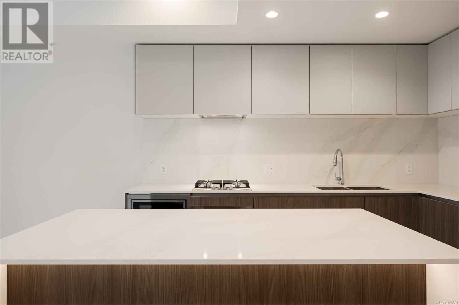 416 2000 Hannington Rd, Langford real estate listing 989778