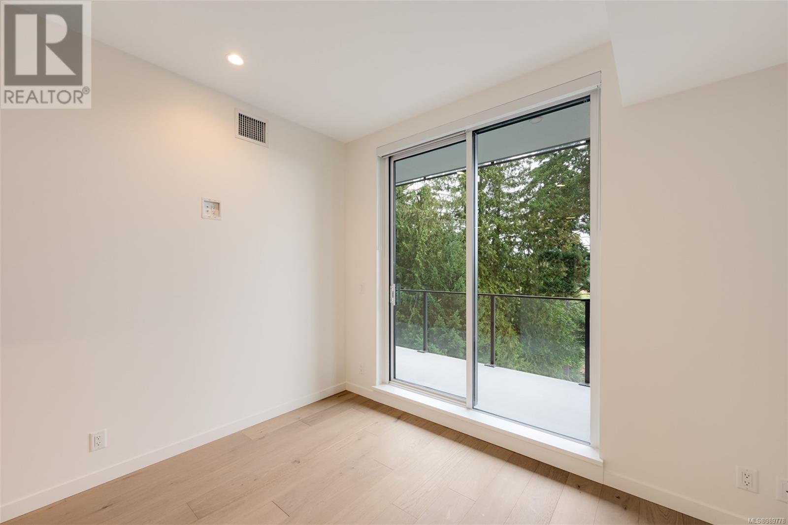 416 2000 Hannington Rd, Langford real estate listing 989778
