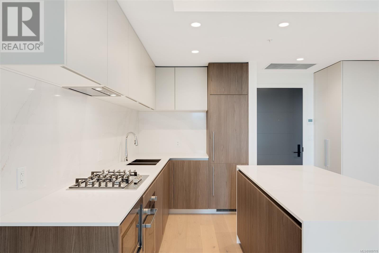 416 2000 Hannington Rd, Langford real estate listing 989778