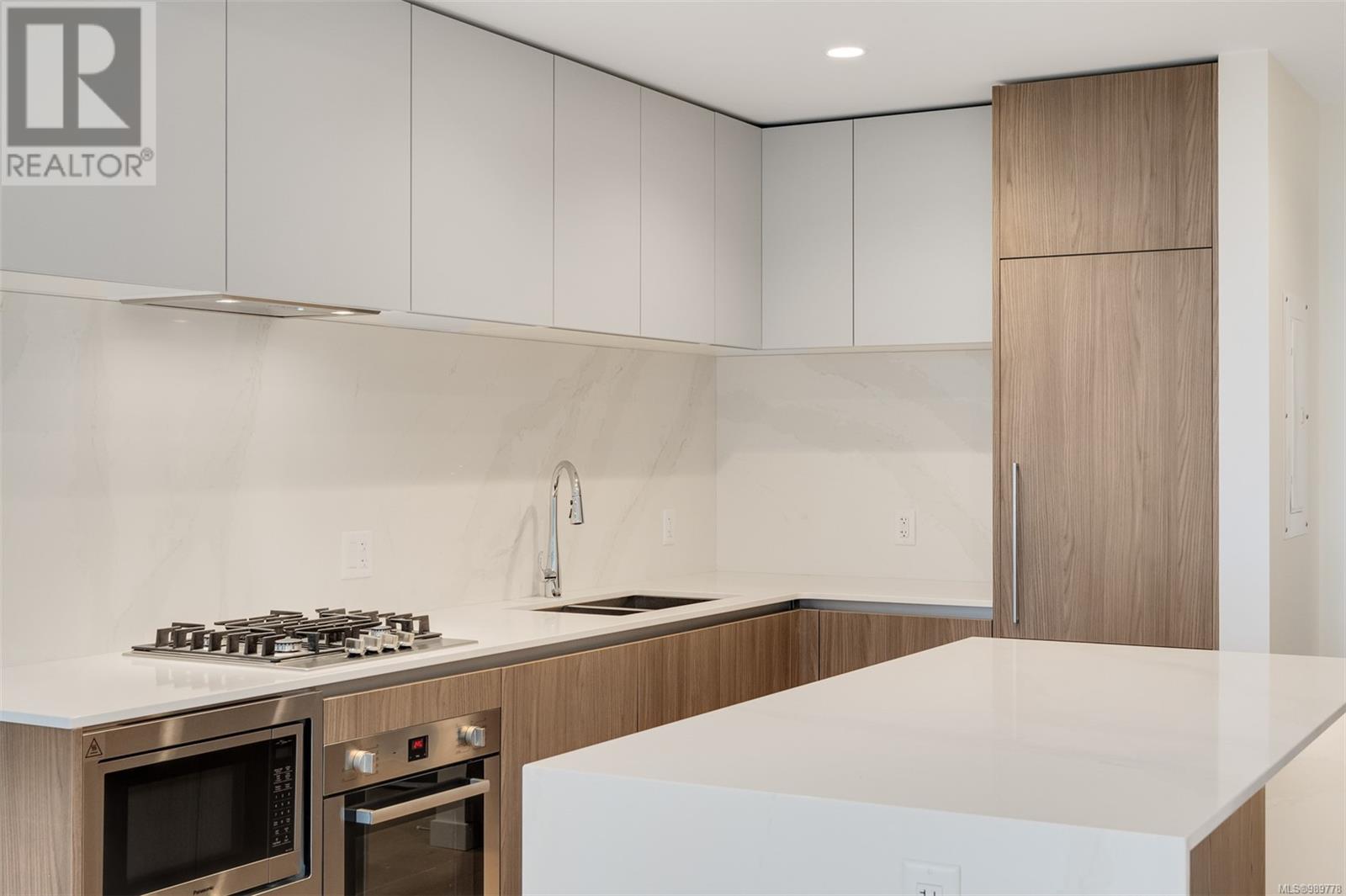 416 2000 Hannington Rd, Langford real estate listing 989778