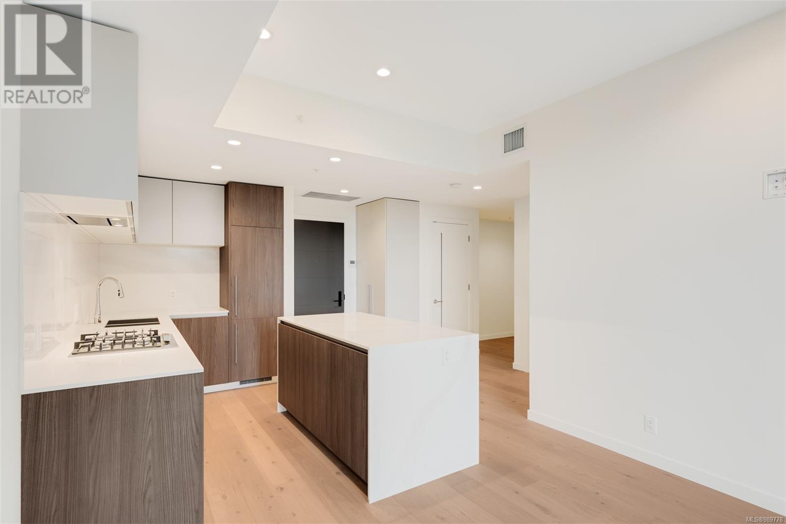 416 2000 Hannington Rd, Langford real estate listing 989778