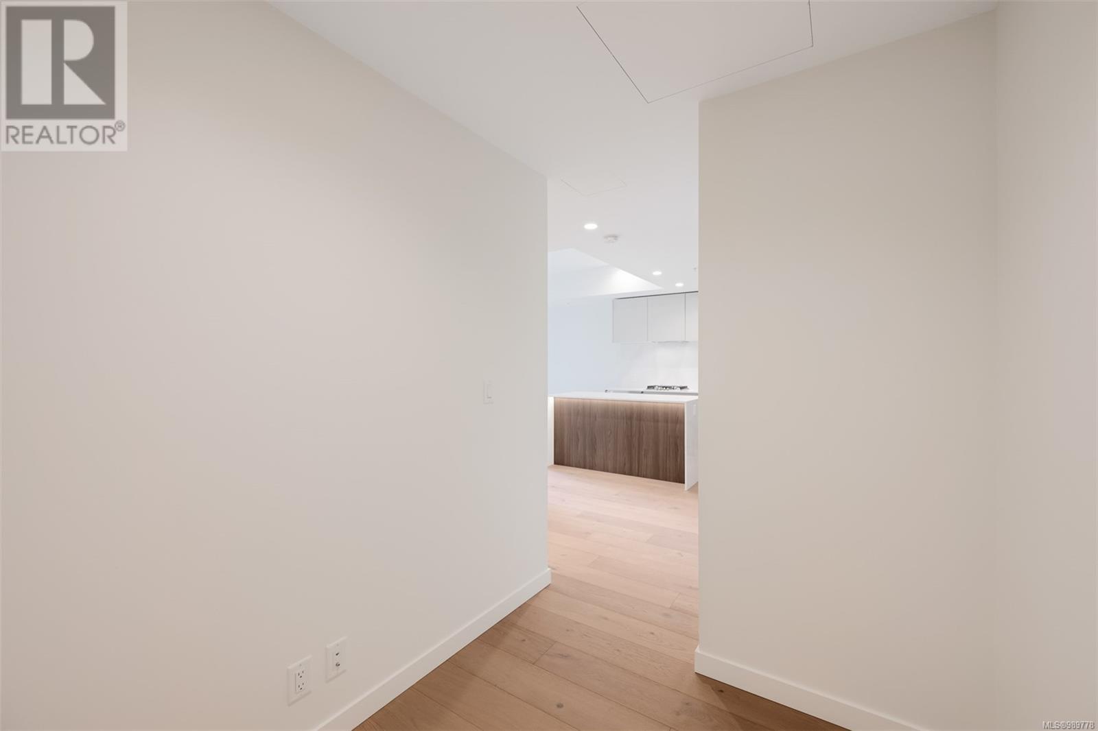 416 2000 Hannington Rd, Langford real estate listing 989778