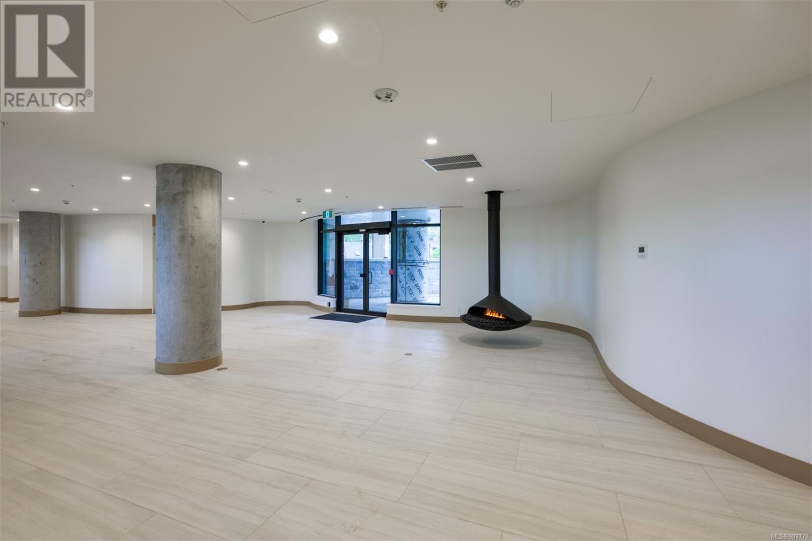 416 2000 Hannington Rd, Langford real estate listing 989778