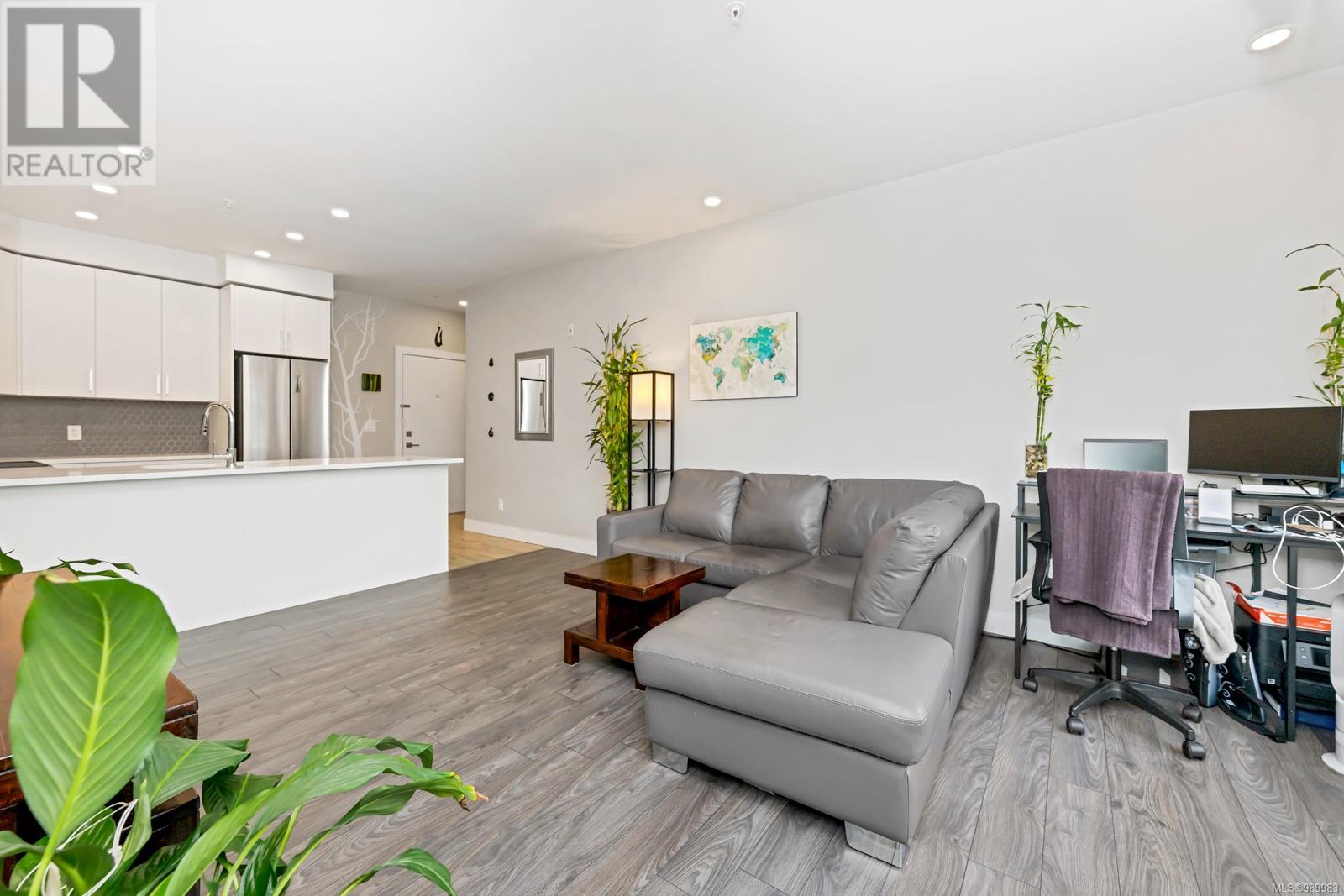 303 280 Island Highway, View Royal