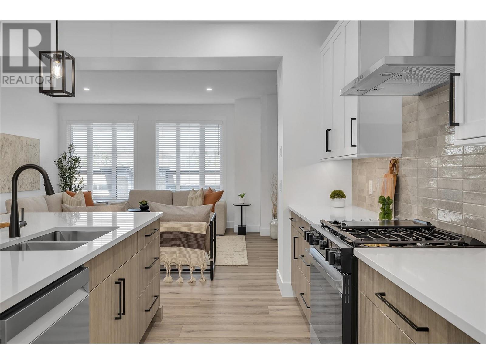 18 2835 Canyon Crest Drive, West Kelowna