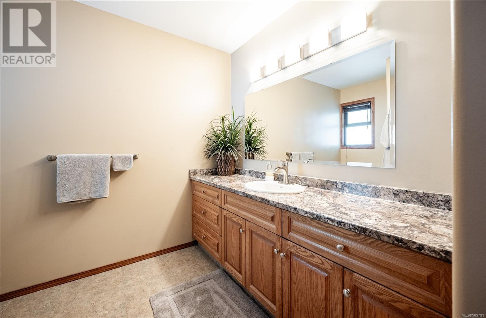 2107 Ebert Rd, Campbell River