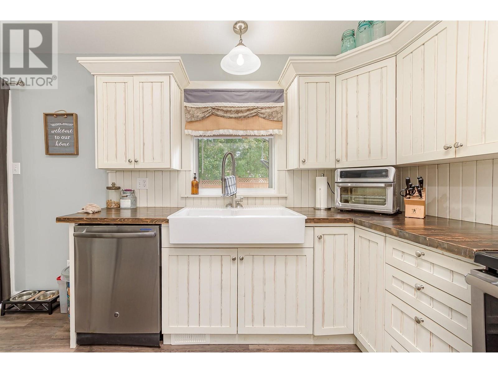  1630 17 Street Southeast, Salmon Arm