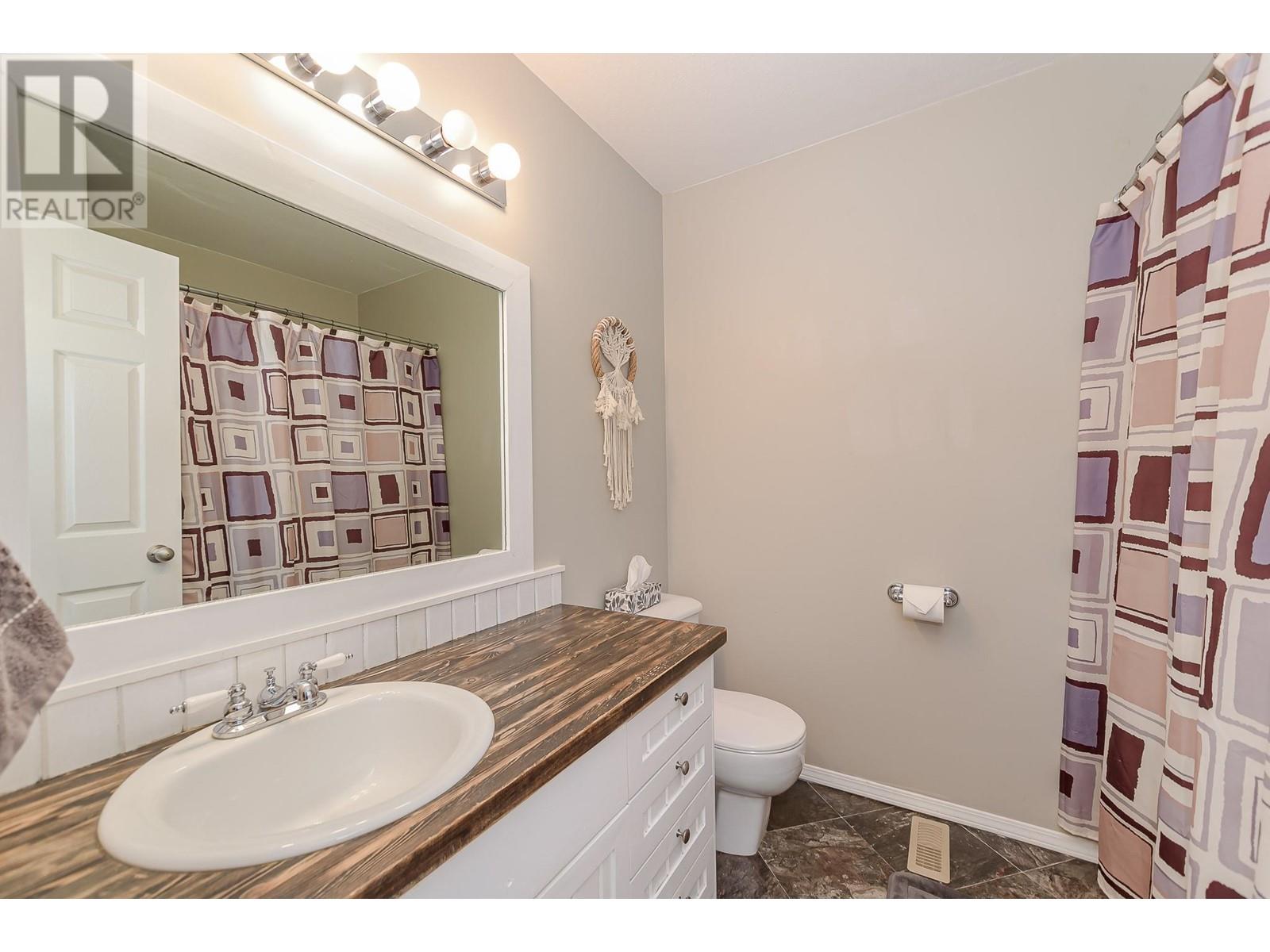  1630 17 Street Southeast, Salmon Arm