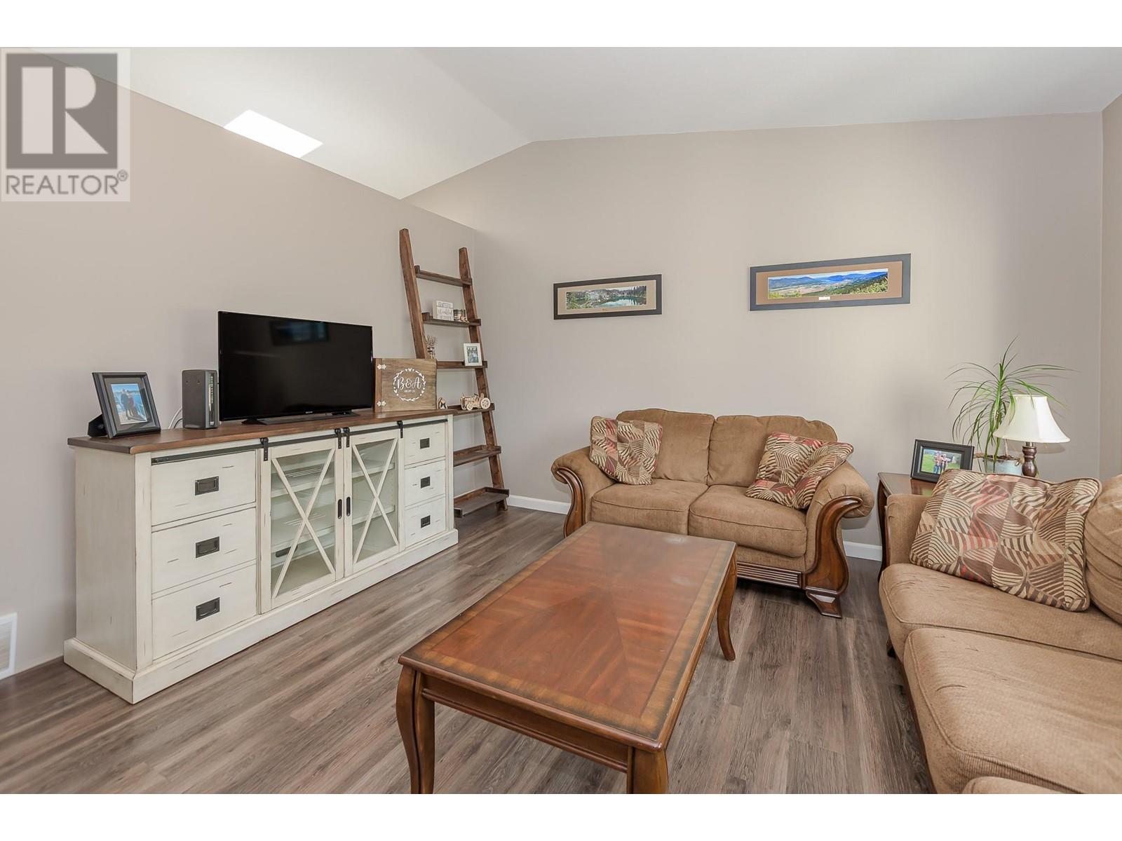  1630 17 Street Southeast, Salmon Arm