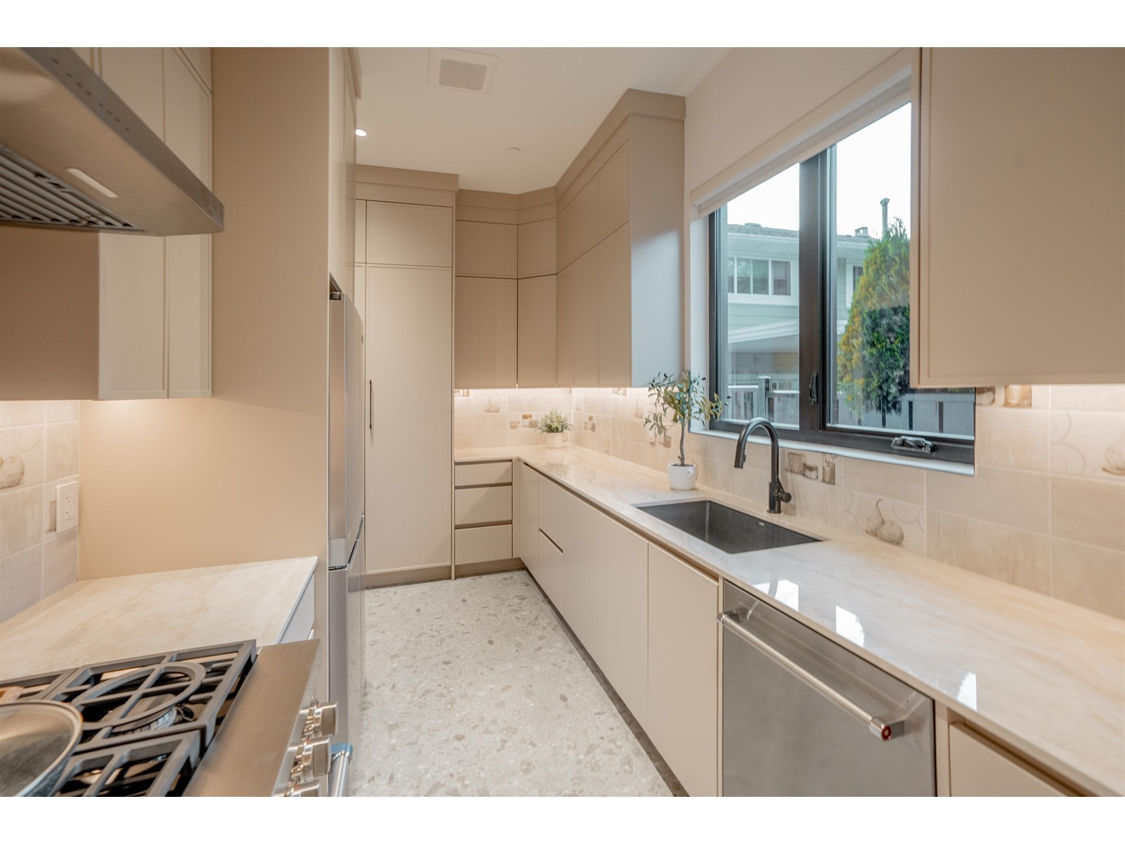 1072 HABGOOD STREET, White Rock real estate listing R2974091