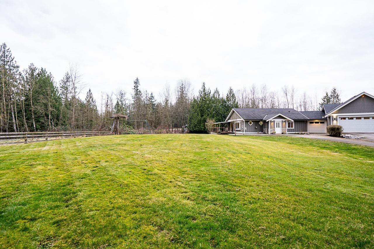 Photo 3 of 22015 40 Avenue, Langley BC