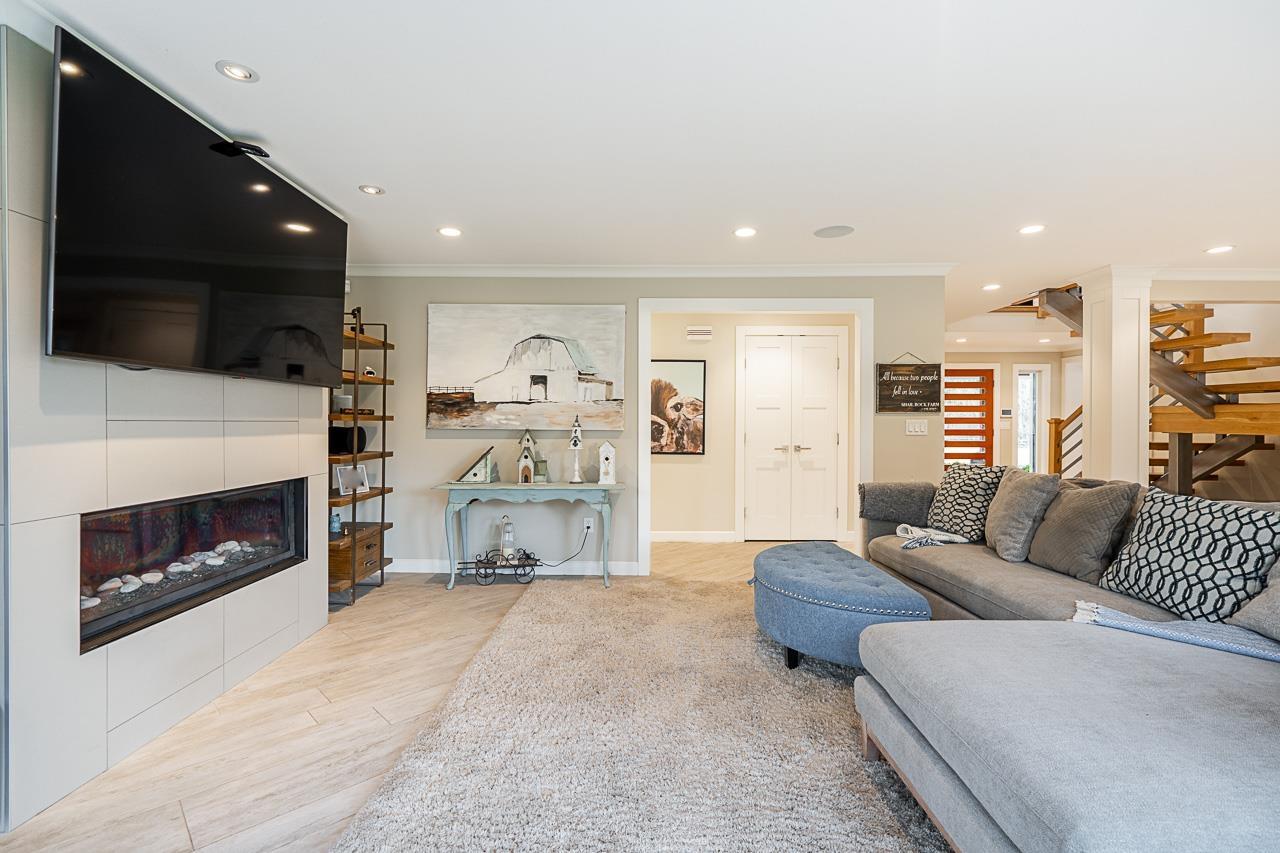Photo 6 of 22015 40 Avenue, Langley BC