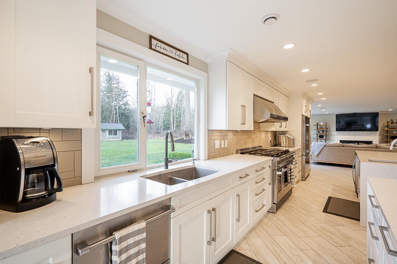Photo 10 of 22015 40 Avenue, Langley BC