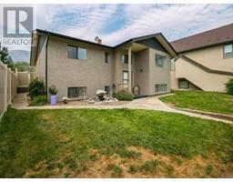 6242 Kootenay Street, Oliver
