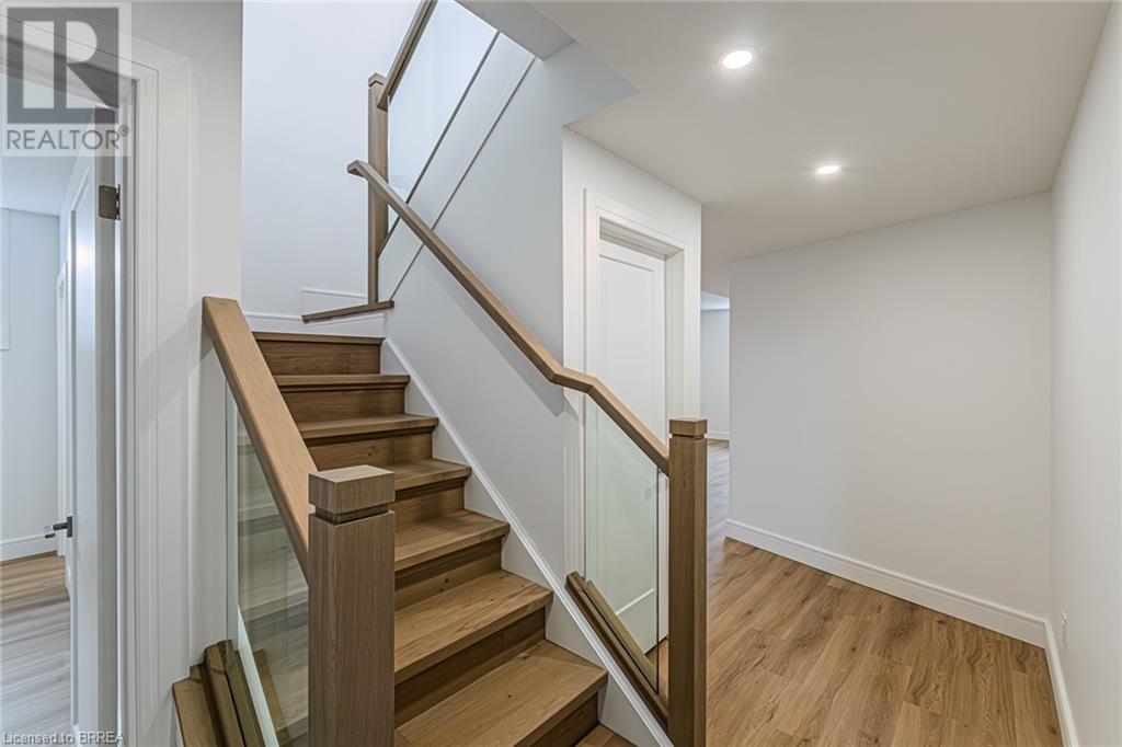 Photo 23 of 2 Hudson Drive, Brantford ON