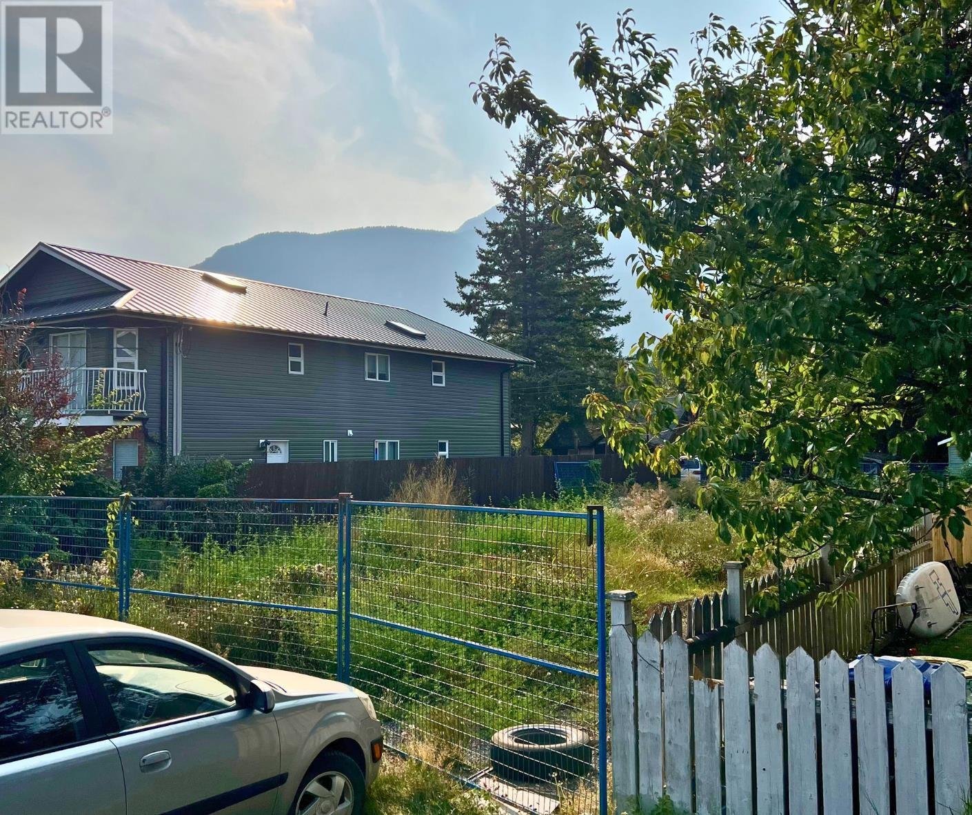 38083 FOURTH AVENUE, Squamish real estate listing R2974556