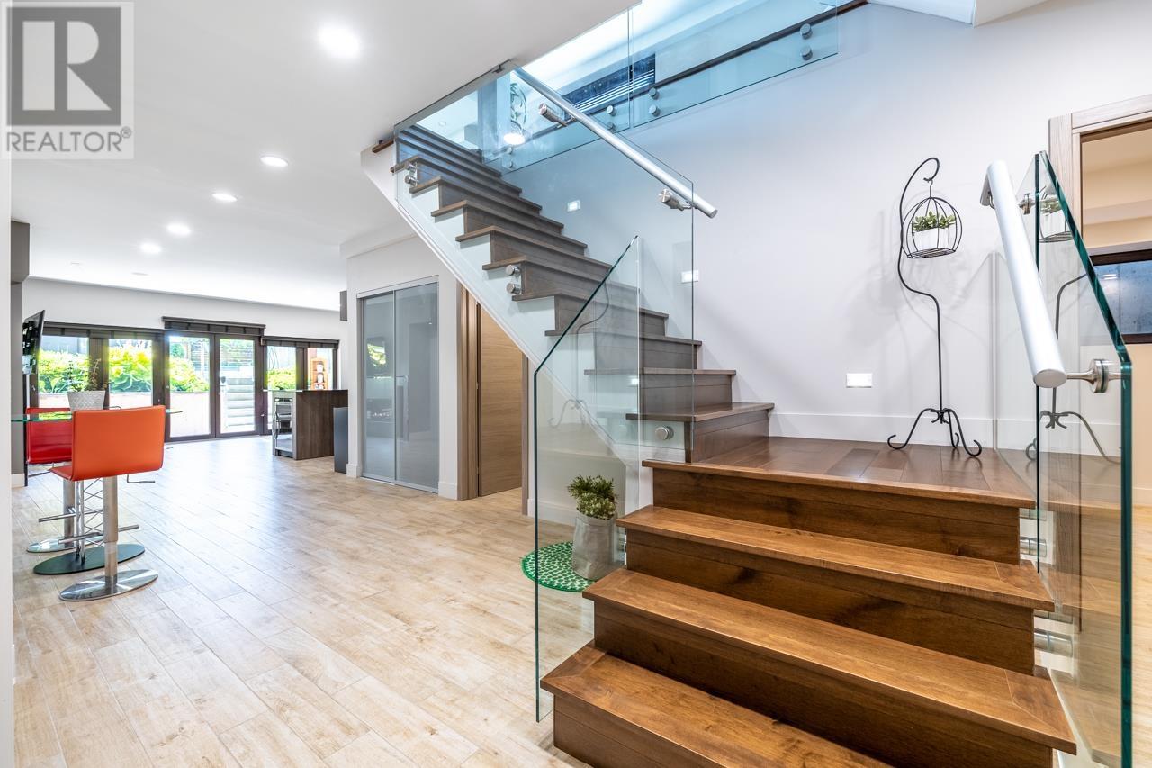 363 W 28TH STREET, North Vancouver