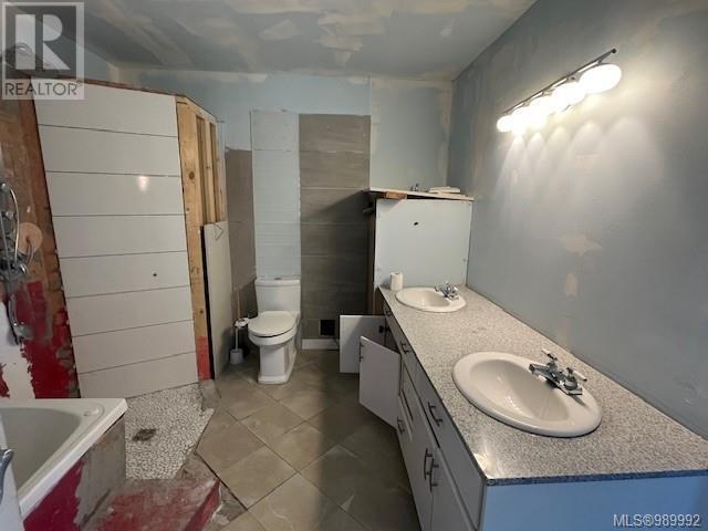 205 2740 Island Hwy, Campbell River real estate listing 989992