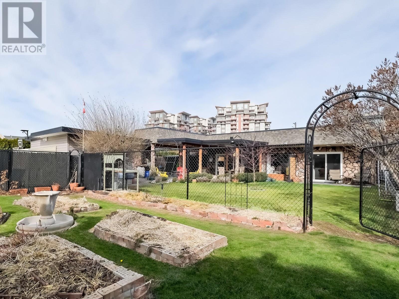  210 YORKTON Avenue, Penticton
