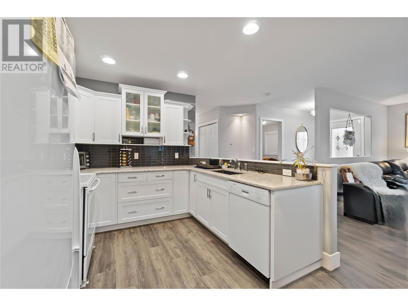 31 111 Harbourfront Drive Northwest, Salmon Arm