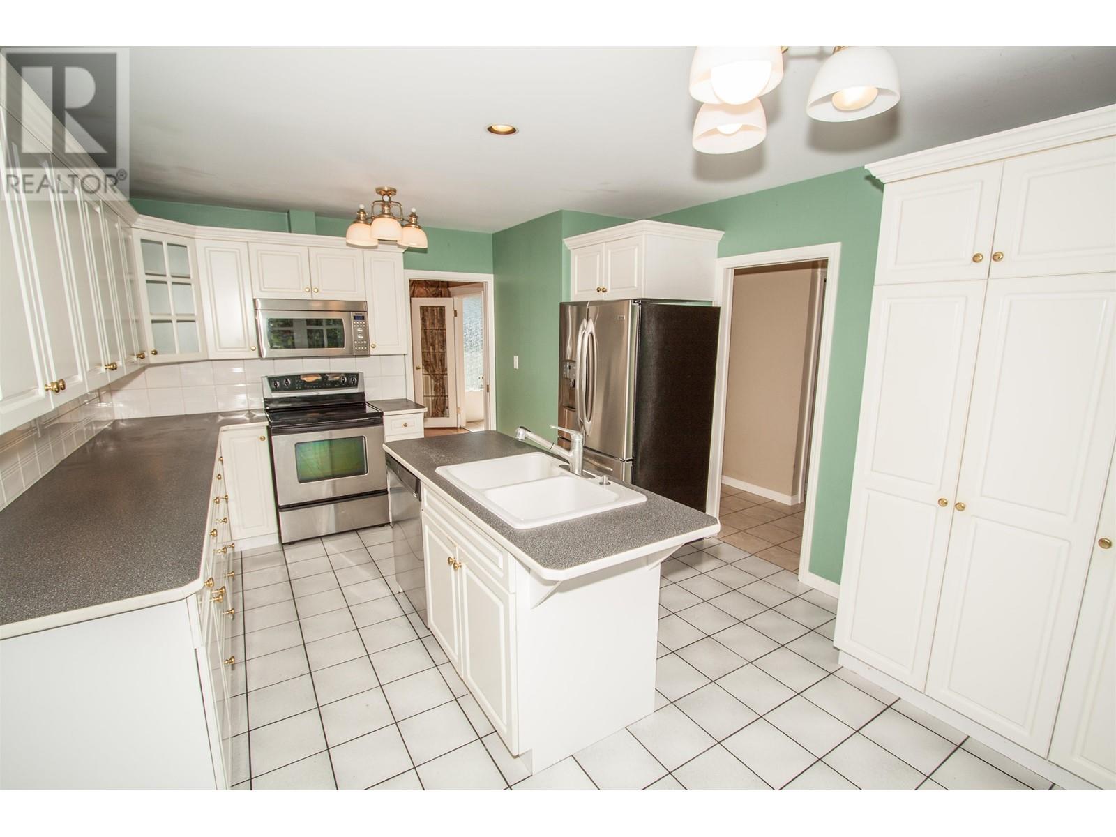 4032 RIPPLE ROAD, West Vancouver real estate listing R2972433