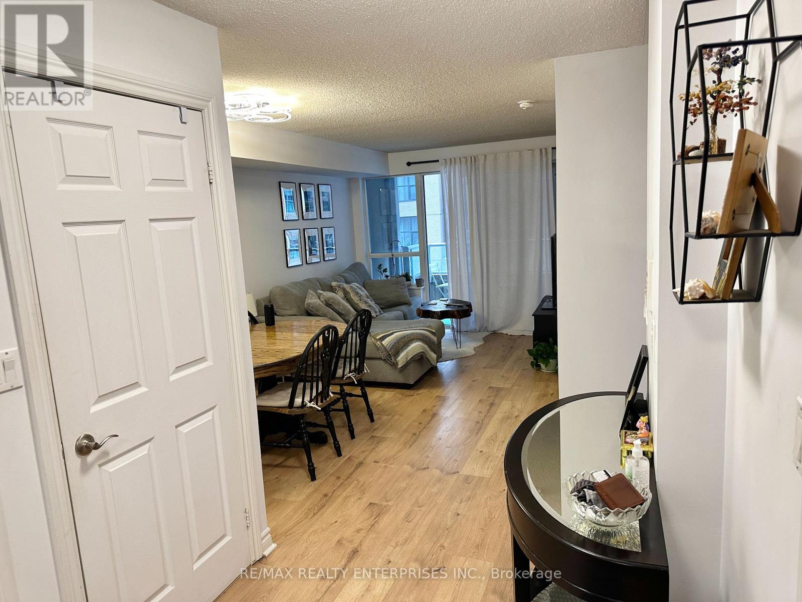 Photo 10 of 409 270 Wellington Street W, Toronto ON