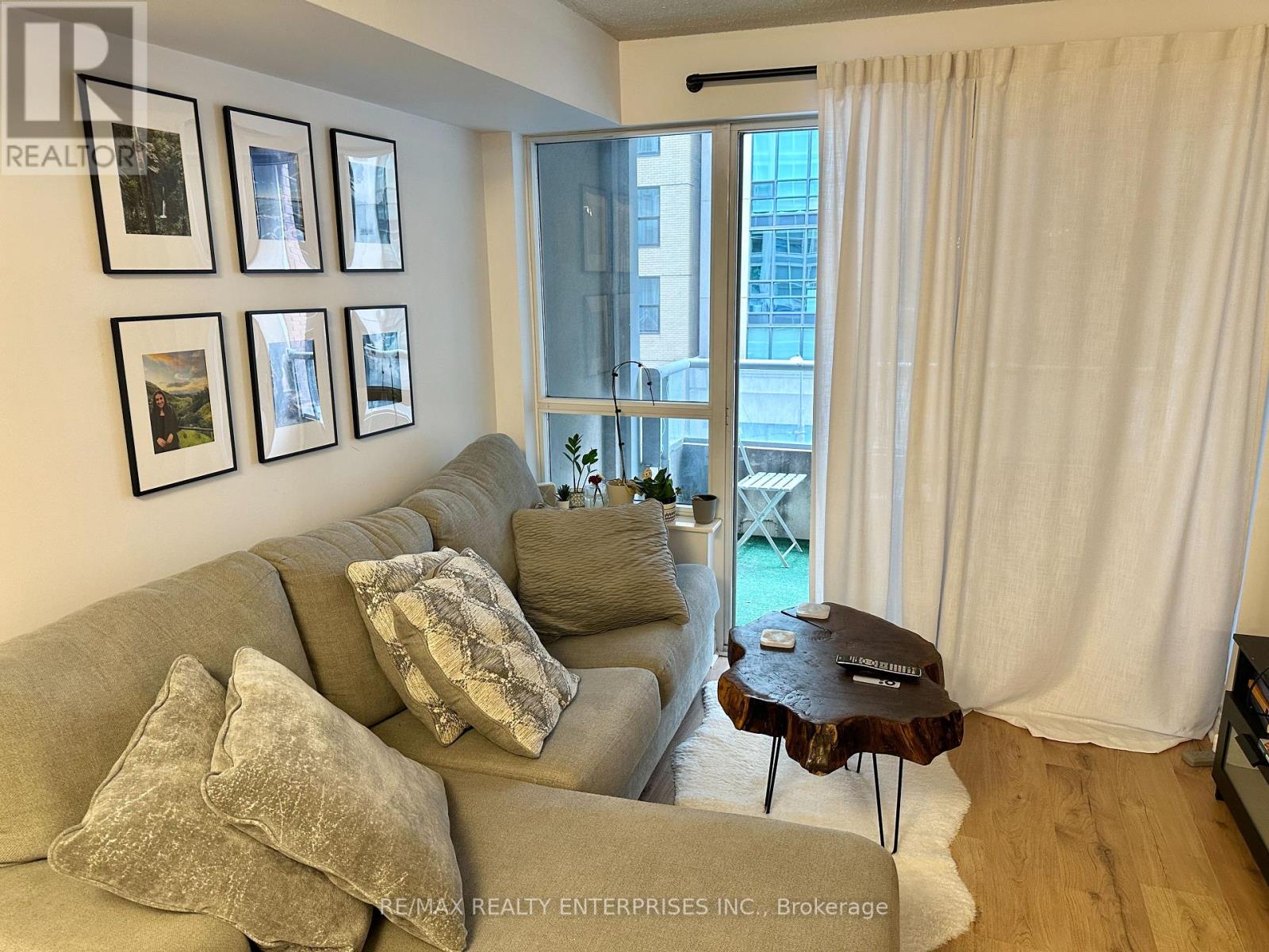 Photo 12 of 409 270 Wellington Street W, Toronto ON