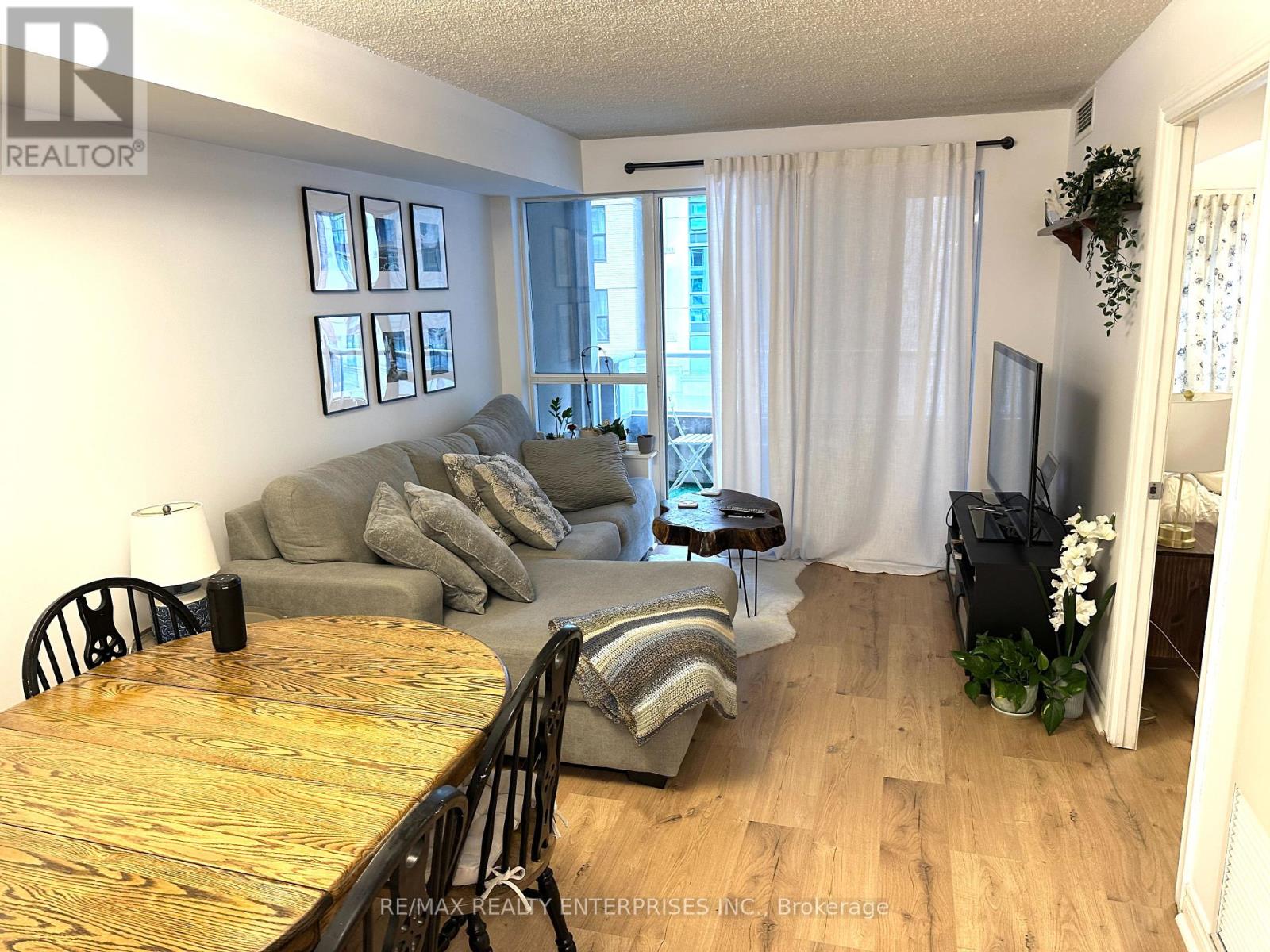 Photo 13 of 409 270 Wellington Street W, Toronto ON