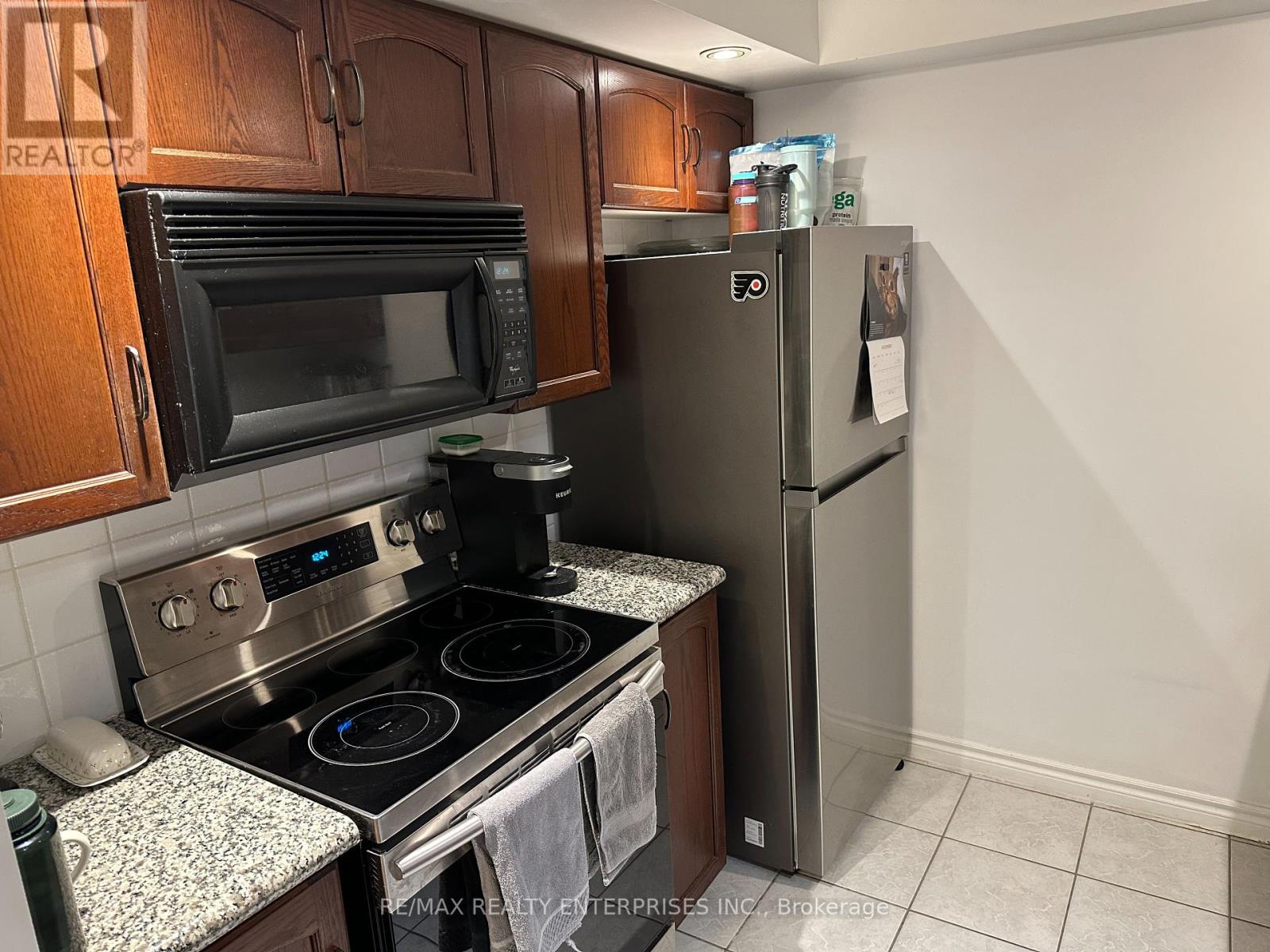Photo 15 of 409 270 Wellington Street W, Toronto ON