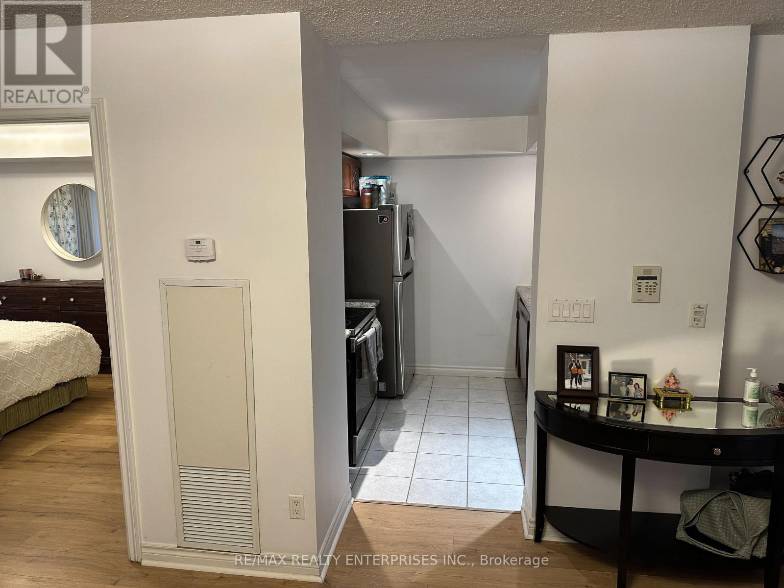 Photo 19 of 409 270 Wellington Street W, Toronto ON